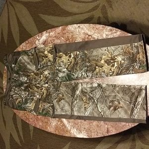 Magellan Outdoors camouflages pant